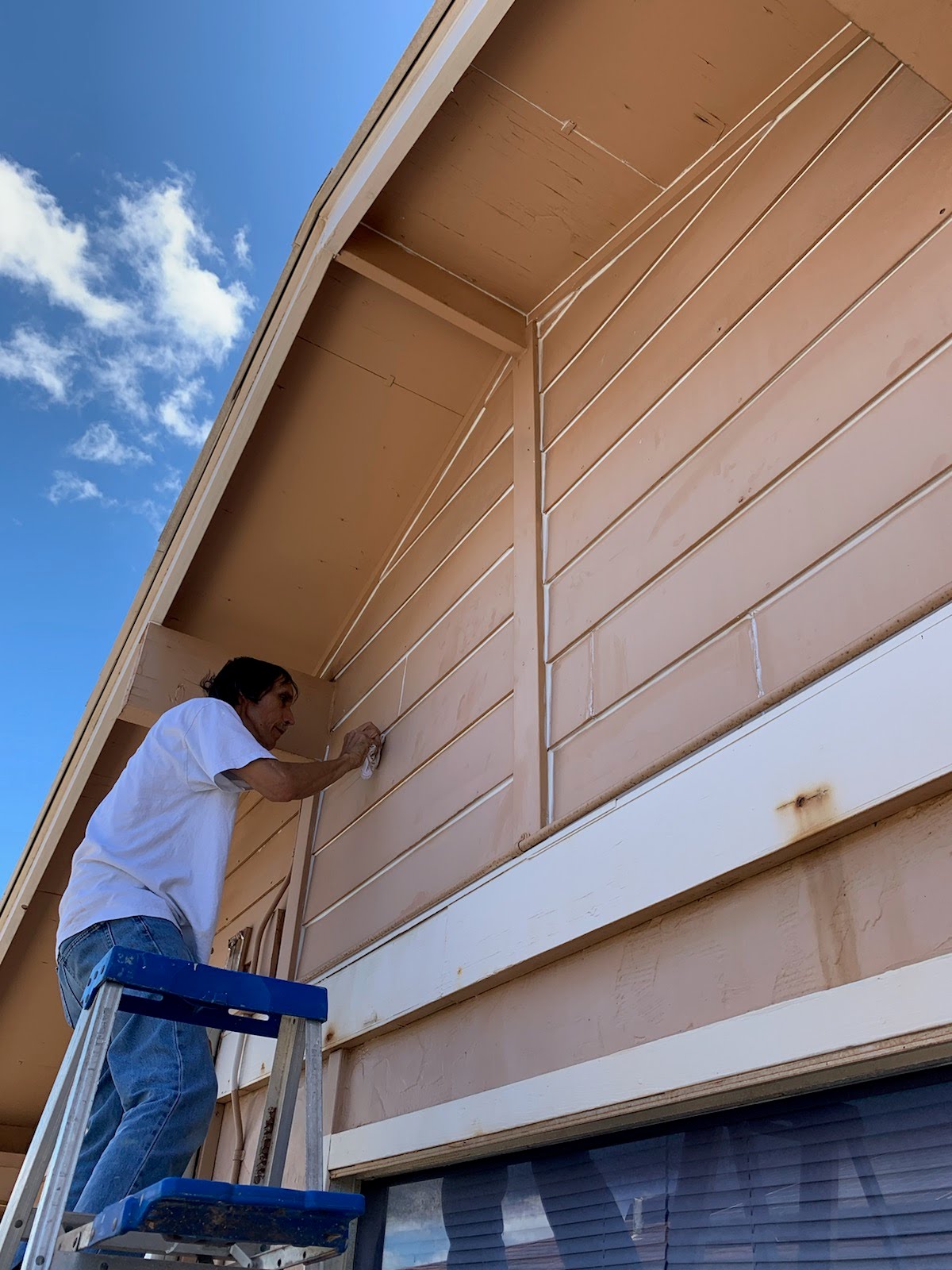 exterior painting on a hawaii house by guy mckeague of mckeague drywall llc