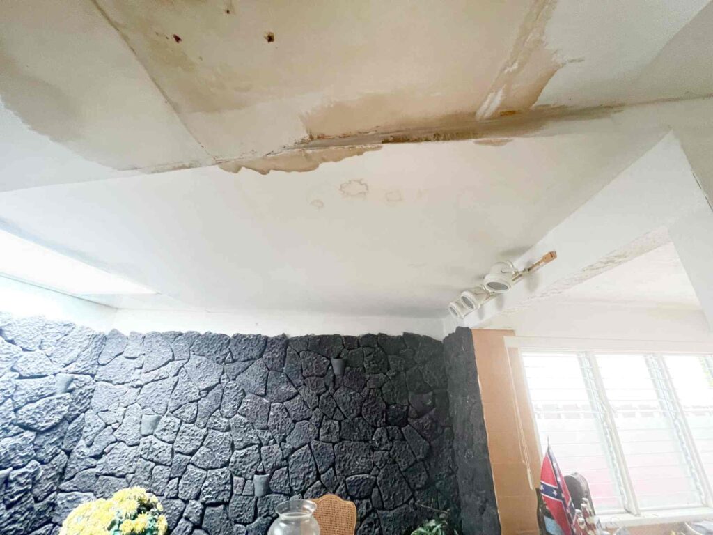Close up photos of a cenec ceiling with water leak damage that was later replaced by Mckeague Drywall in Kamiloiki oahu hawaii
